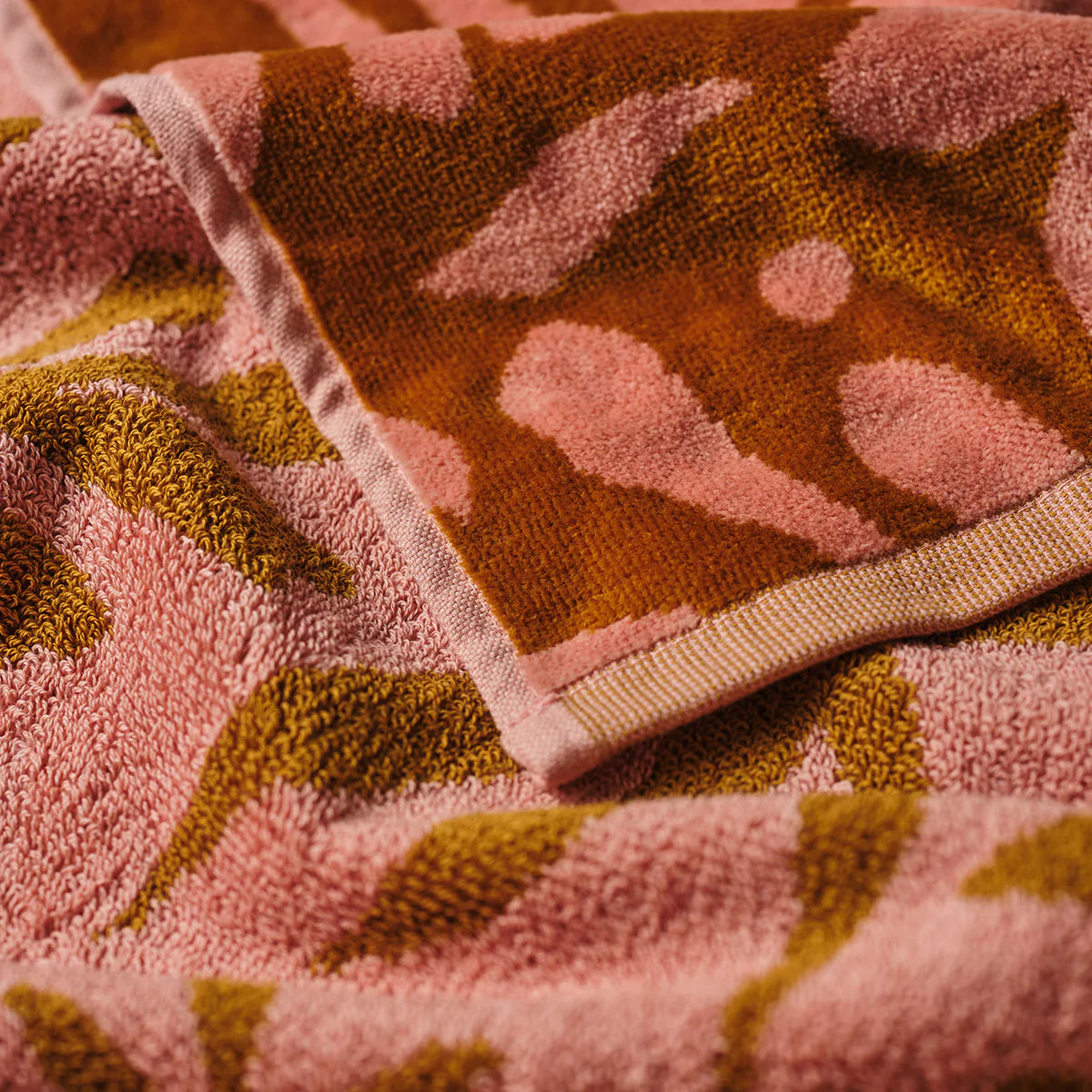 Slowtide - Sunny Premium Woven Towel in Retro