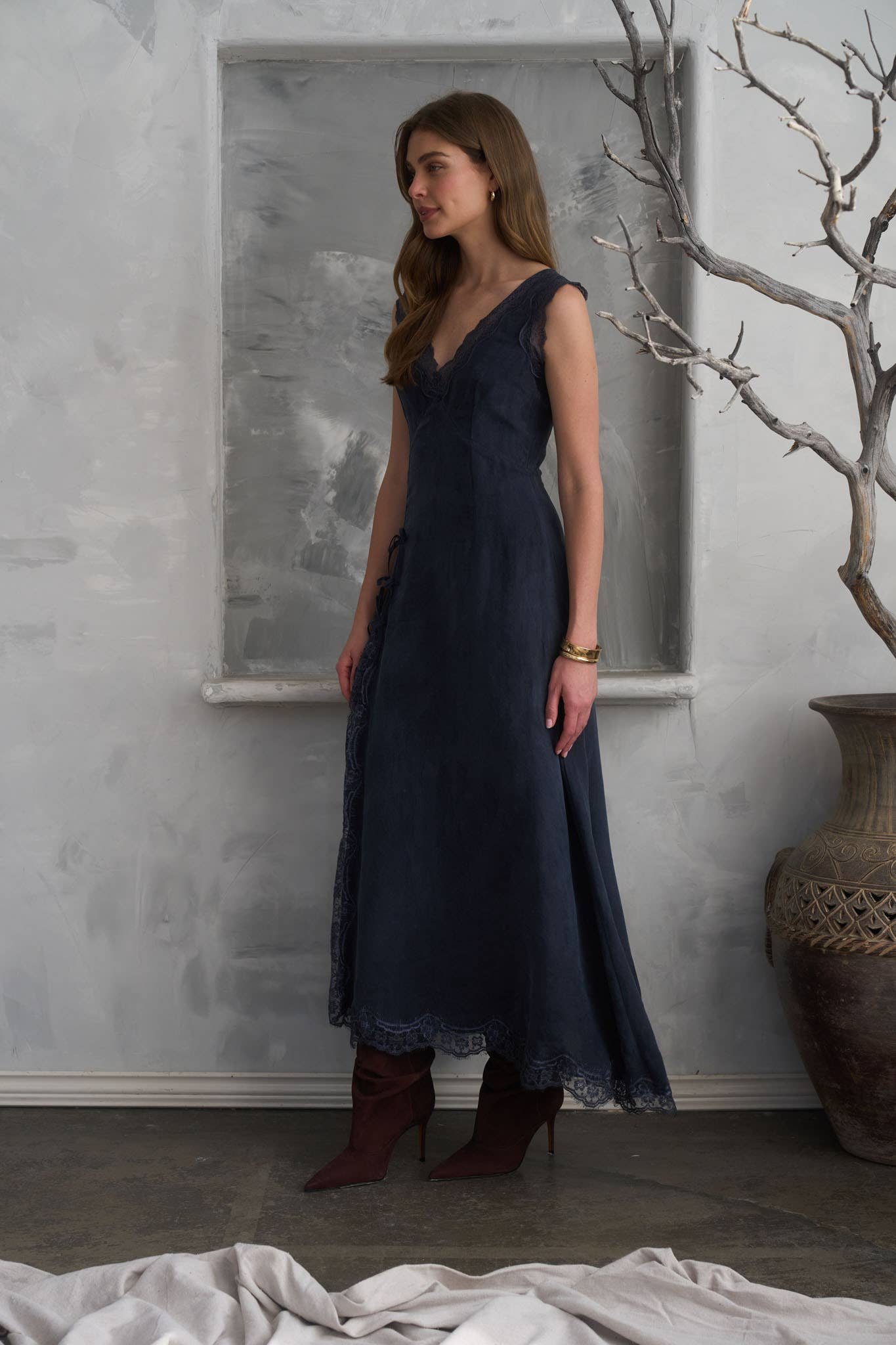 Moon River - LACE INSERT V NECK SLEEVELESS MIDI DRESS: BLUE