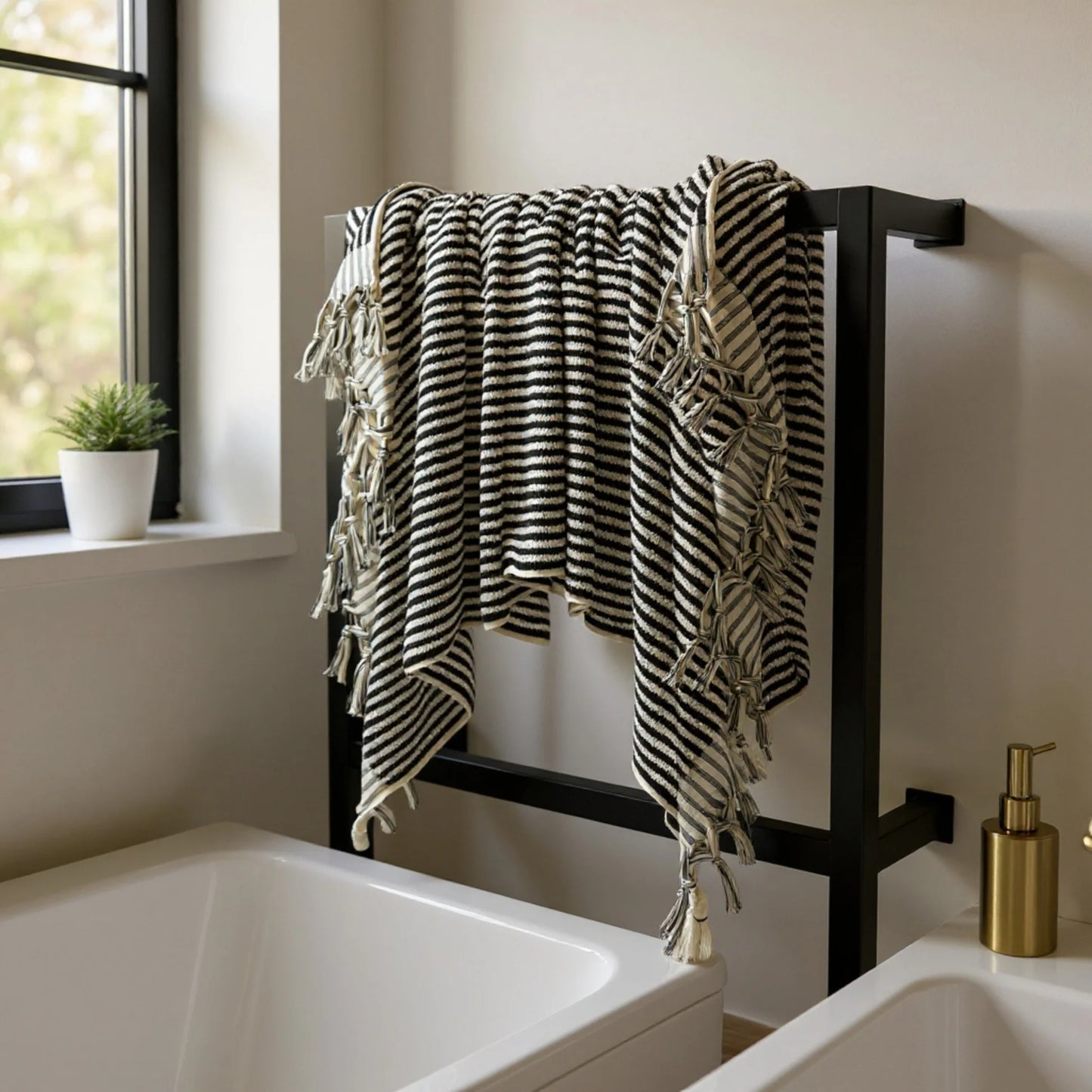Kikoya - Stripe Turkish Cotton Bath Towel: Black