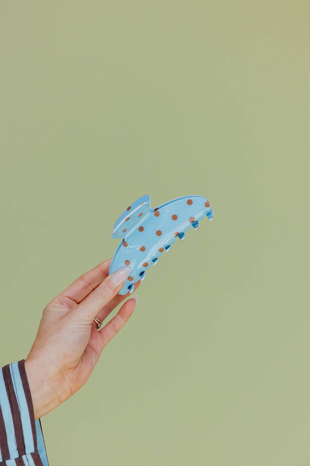 KAXI - POLKA DOT & STRIPED OVERSIZED CLAWS: BROWN AND BLUE STRIPED