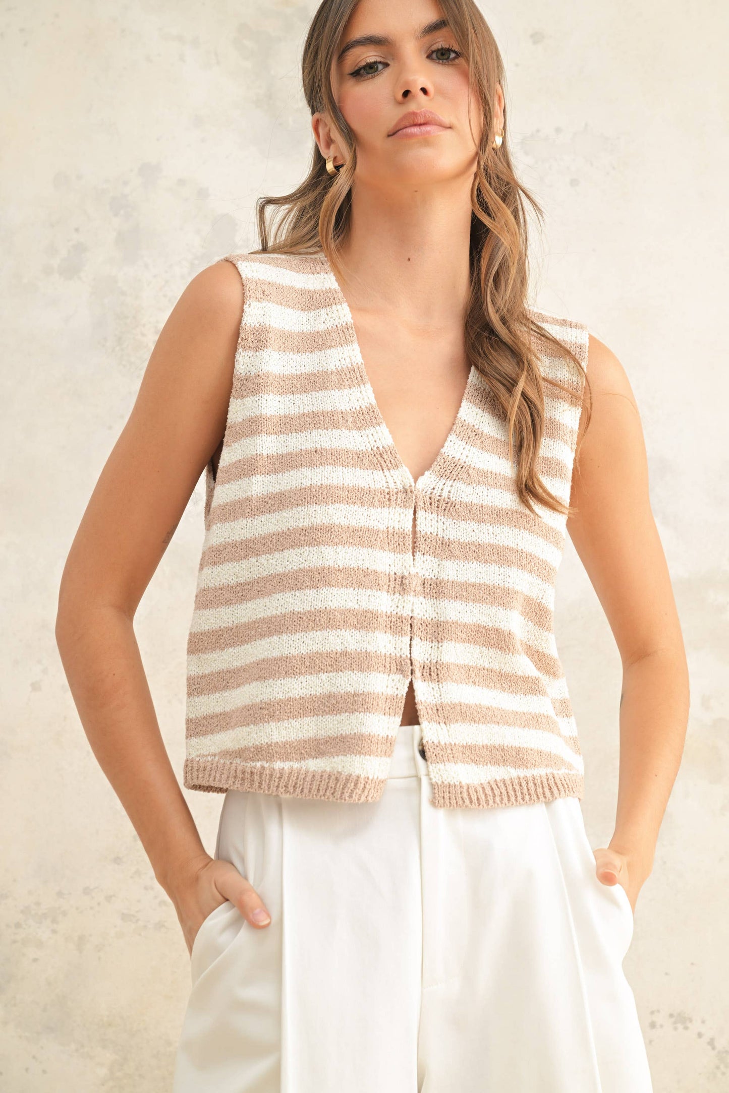 MIOU MUSE -LIGHT WEIGHT HOOK AND EYE CLOSURE STRIPED VEST: NAVY/WHITE, L