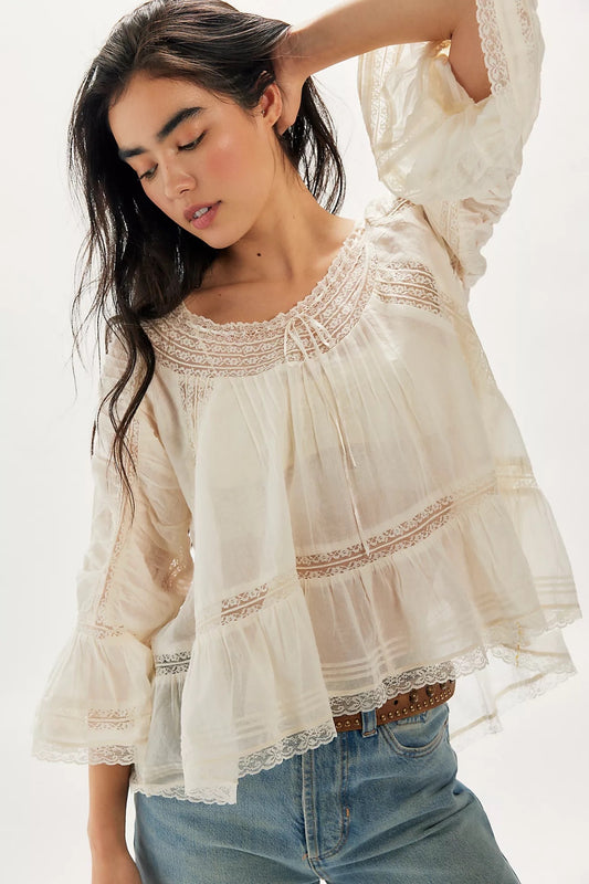 Free People-SHES A ROMANTIC TOP