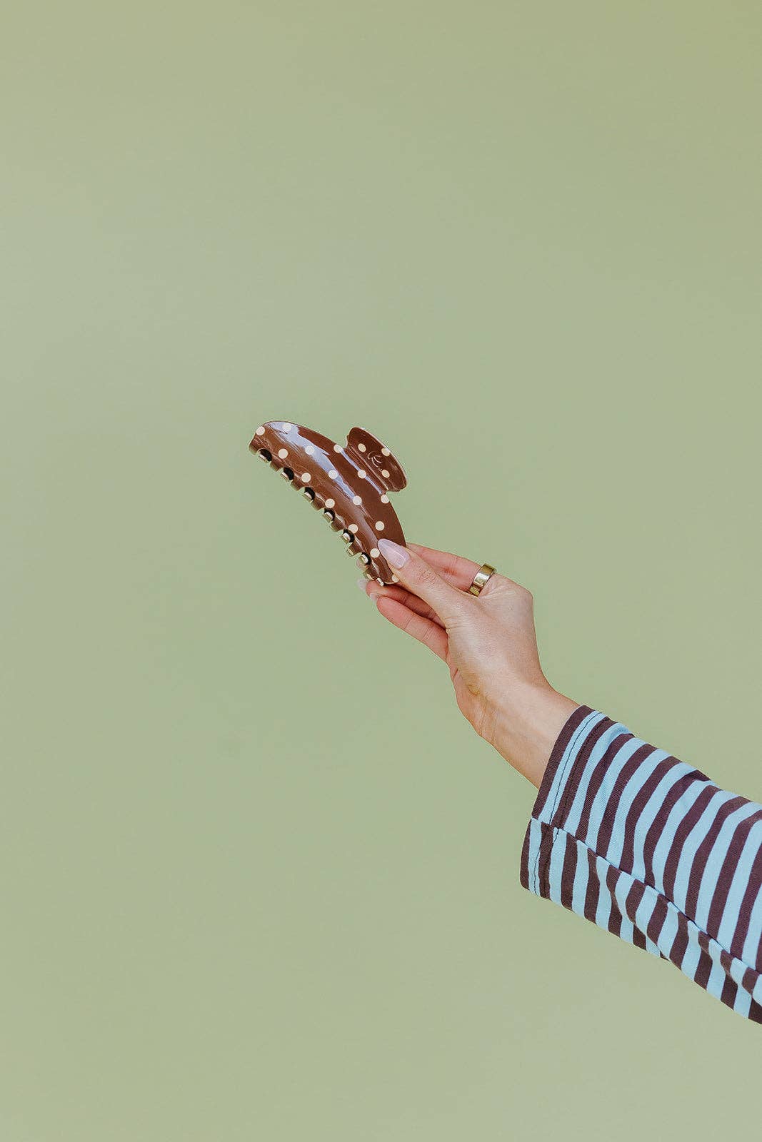 KAXI - POLKA DOT & STRIPED OVERSIZED CLAWS: BROWN AND BLUE STRIPED
