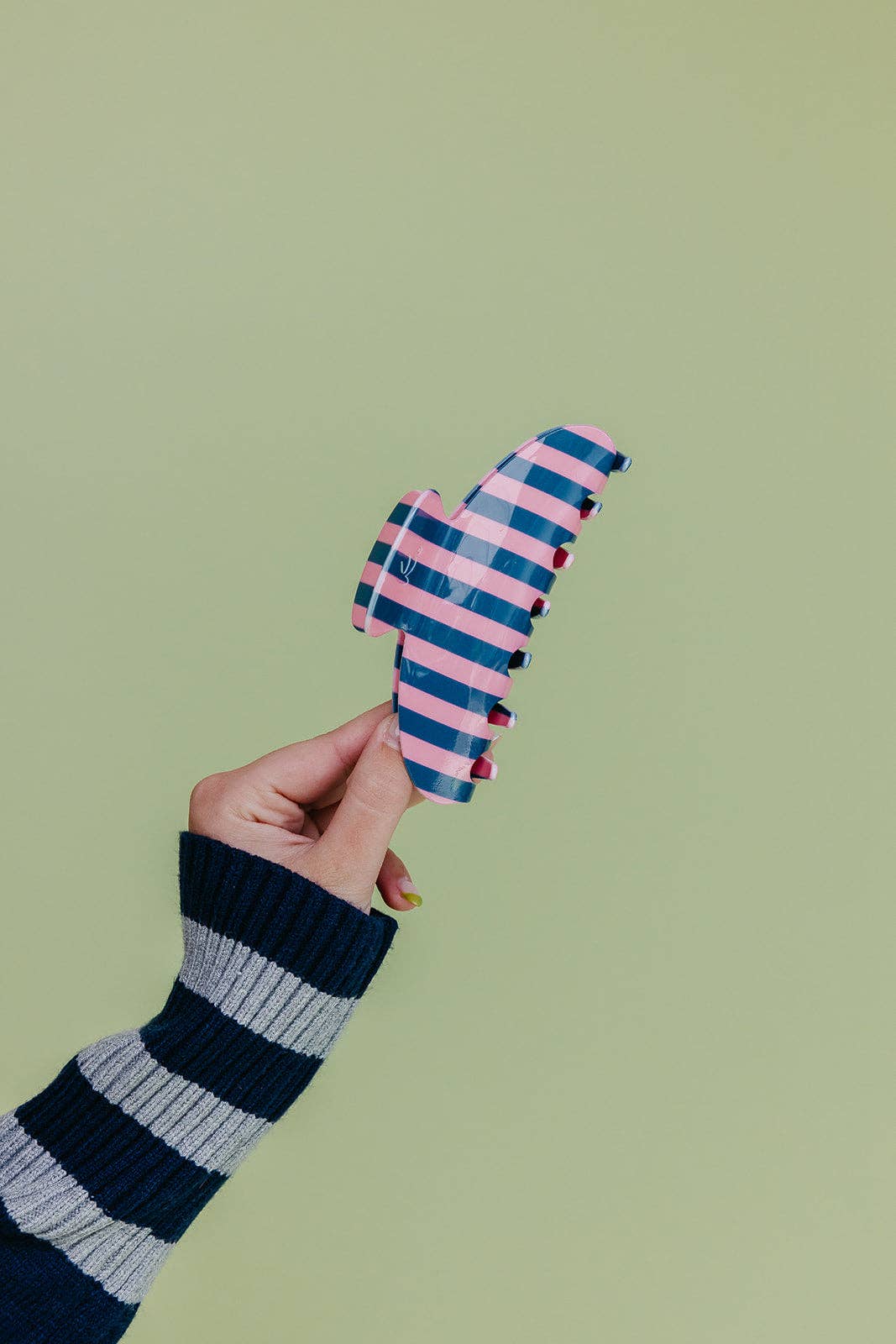 KAXI - POLKA DOT & STRIPED OVERSIZED CLAWS: BROWN AND BLUE STRIPED