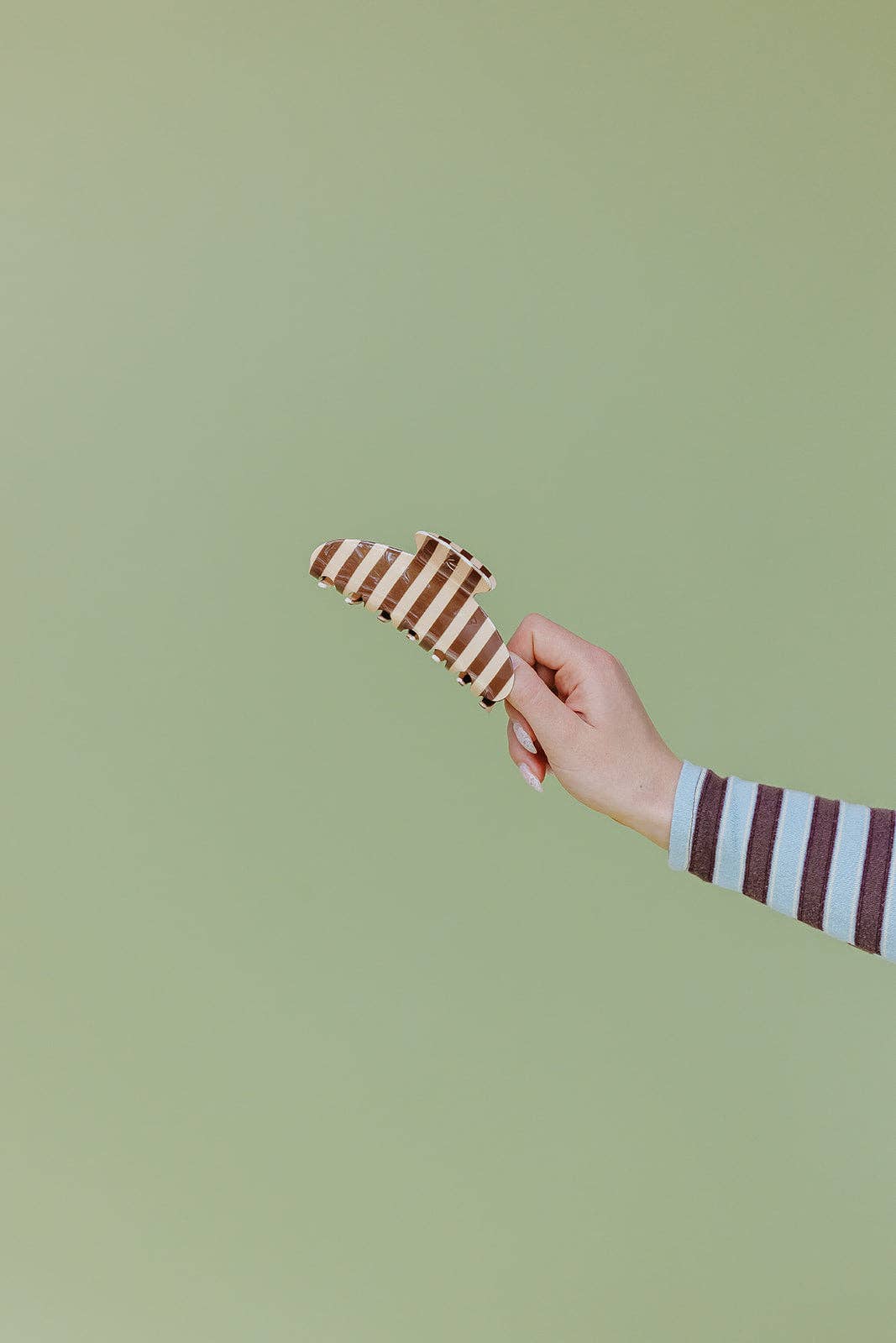 KAXI - POLKA DOT & STRIPED OVERSIZED CLAWS: BROWN AND BLUE STRIPED