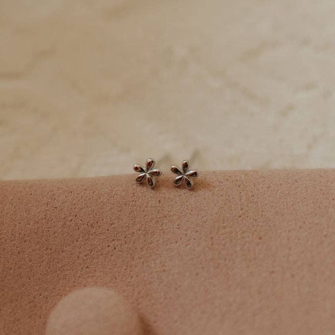Mauve Jewelry Co. - Blossom Mini Studs: Silver
